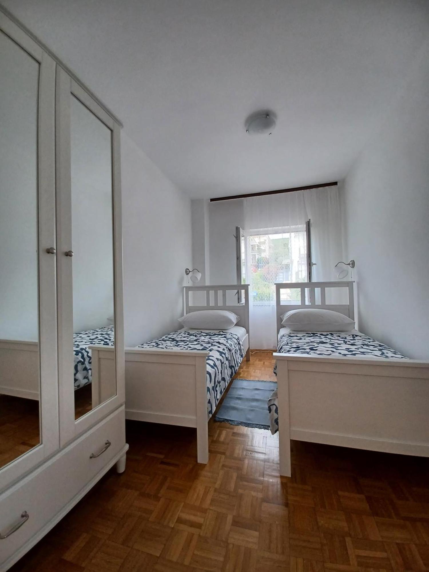 Apartments Simona ซริกเวนิซา ภายนอก รูปภาพ